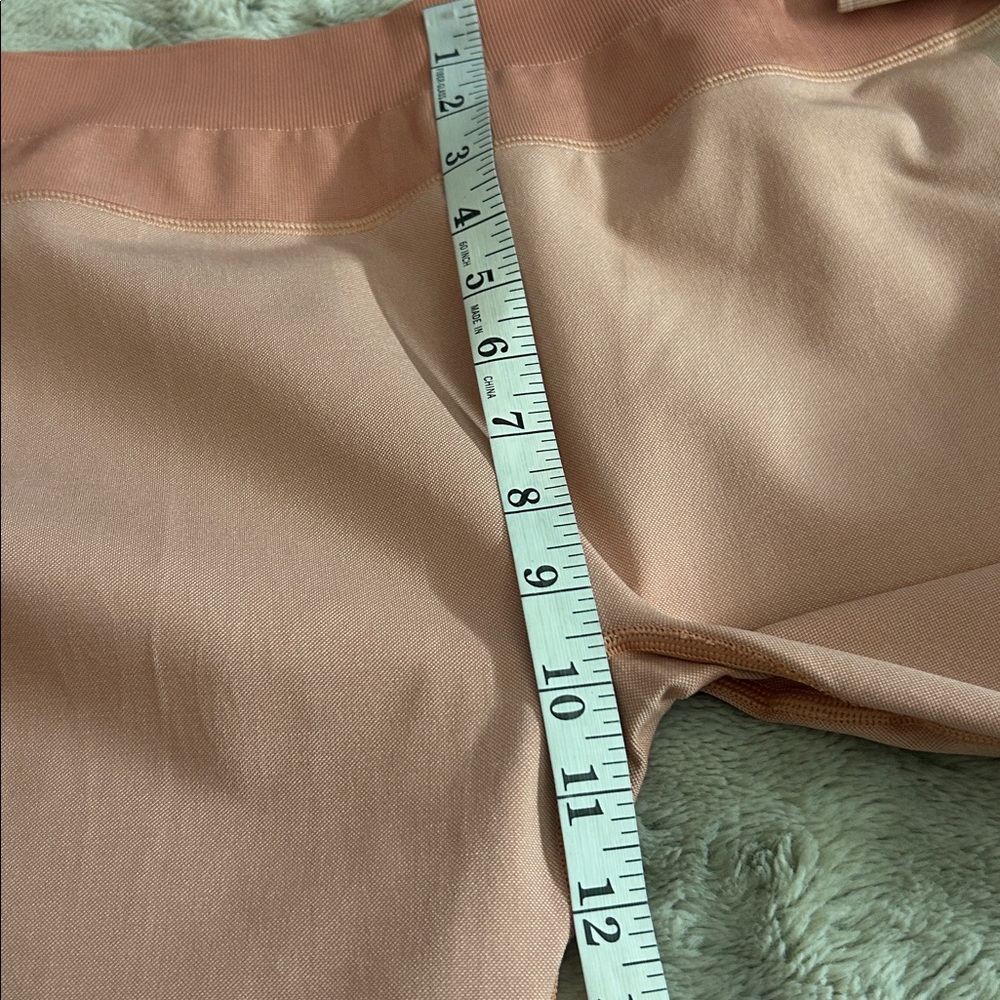 Lululemon Ebb to train Abstract Coral and Beige Leggings - Picture 10 of 14